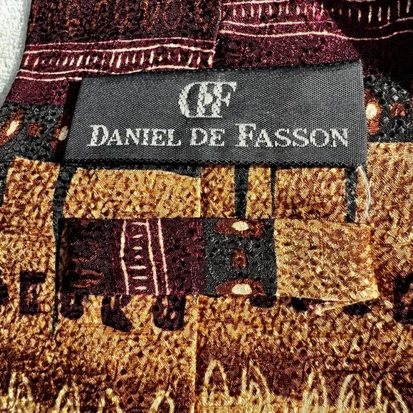Tie DANIEL DE FASSON 100% Silk Handmade Designer EXCELLENT CONDITION - Picture 2 of 7